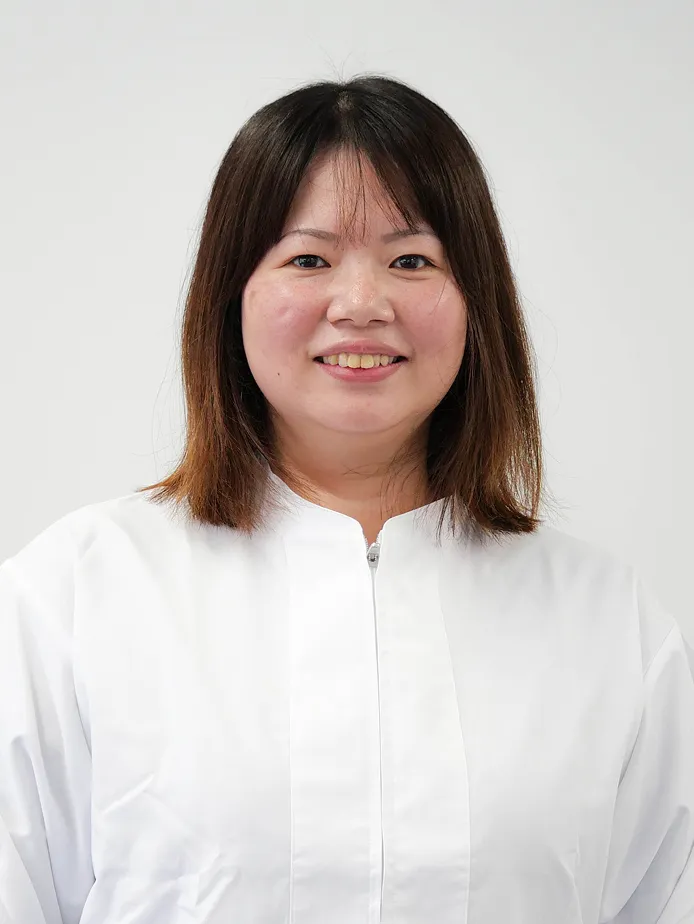 東洋食品で働く笑顔な女性